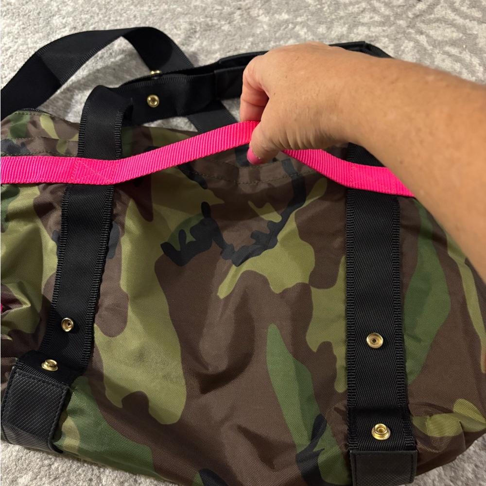 Andi small camo crossbody/ backpack bag - Picture 4 of 16